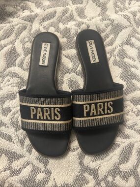 Steve Madden Navy and Cream 'PARIS' Slide Sandals
